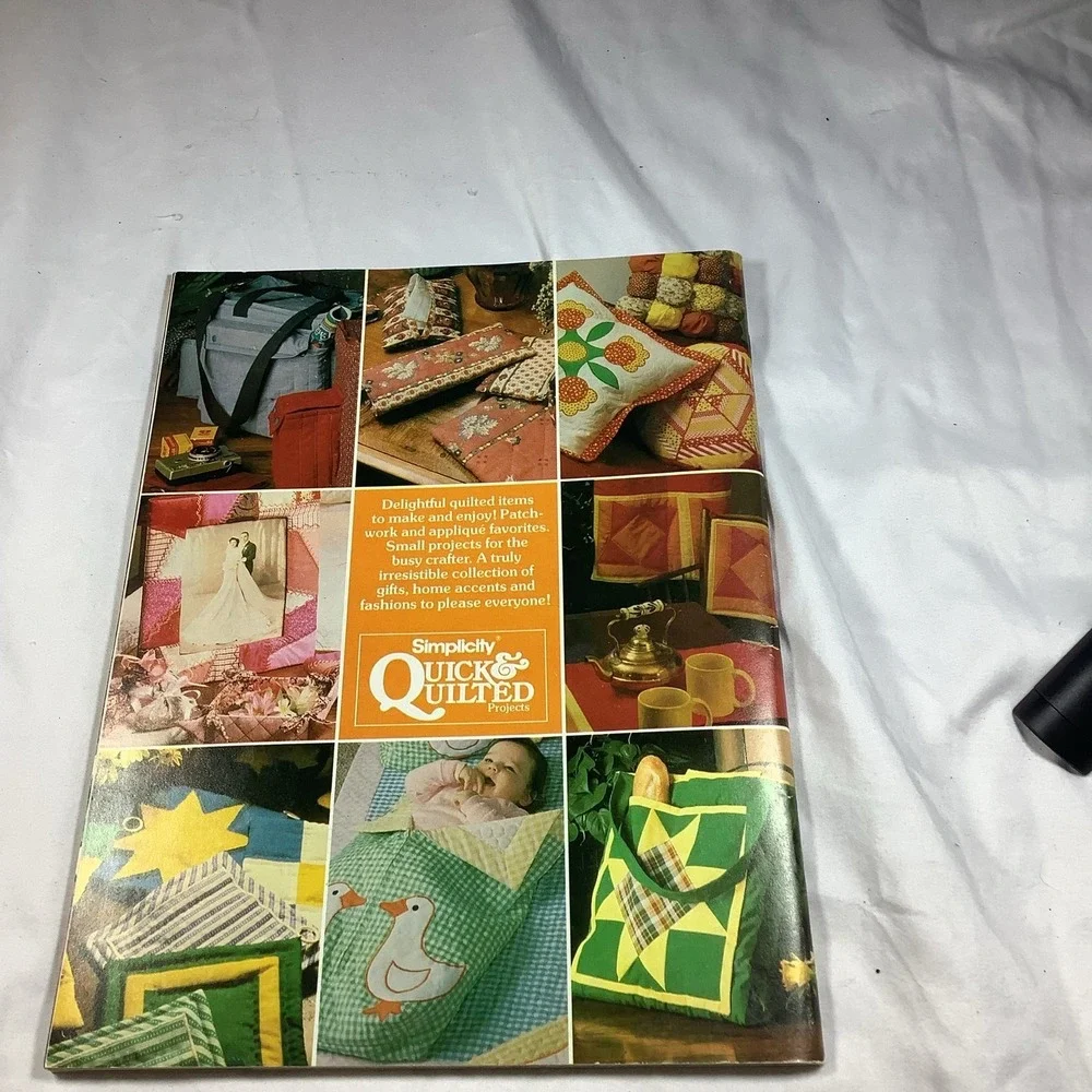 1981 Quilted Projects & Fashions: Tote Bags,‎ Pillows